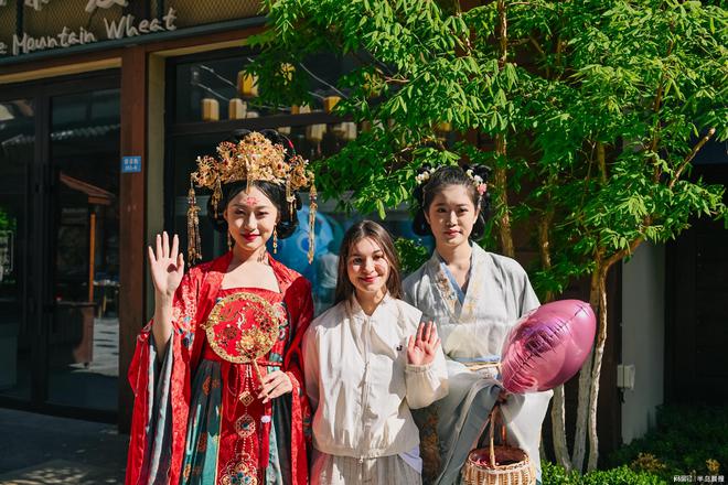 值拉满 穿越千年礼 共赴山海约新葡京娱乐场app金石滩浪漫(图2)