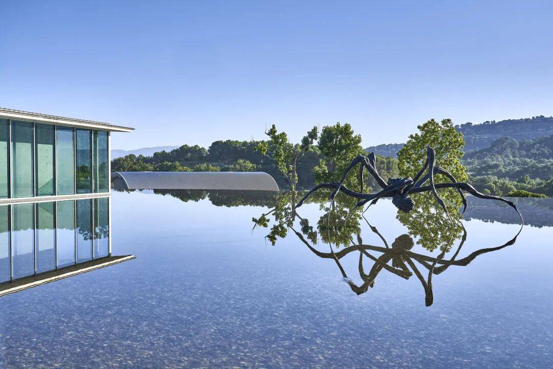 定制游产品在UCCA Gala 2025义拍澳门新葡京网页定制游上京东京东旅行赞助高端(图3)