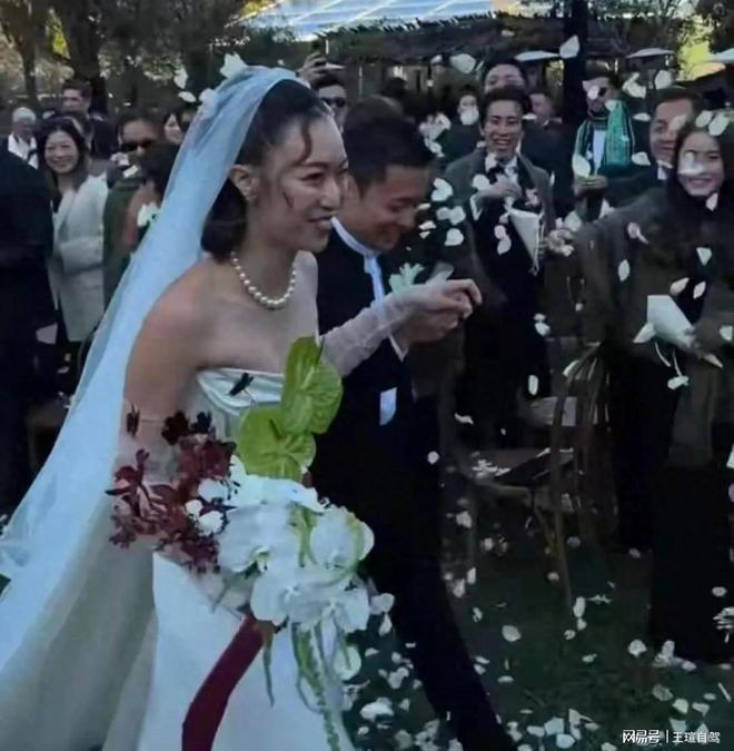 良缘新娘面相独特小腹隆起引猜测澳门新葡京