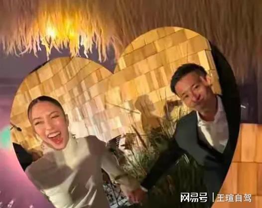 良缘新娘面相独特小腹隆起引猜测澳门新葡京app霍启仁丽江喜结(图11)